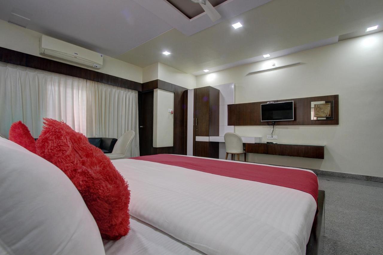 Hotel Le Grande Bijāpur Buitenkant foto