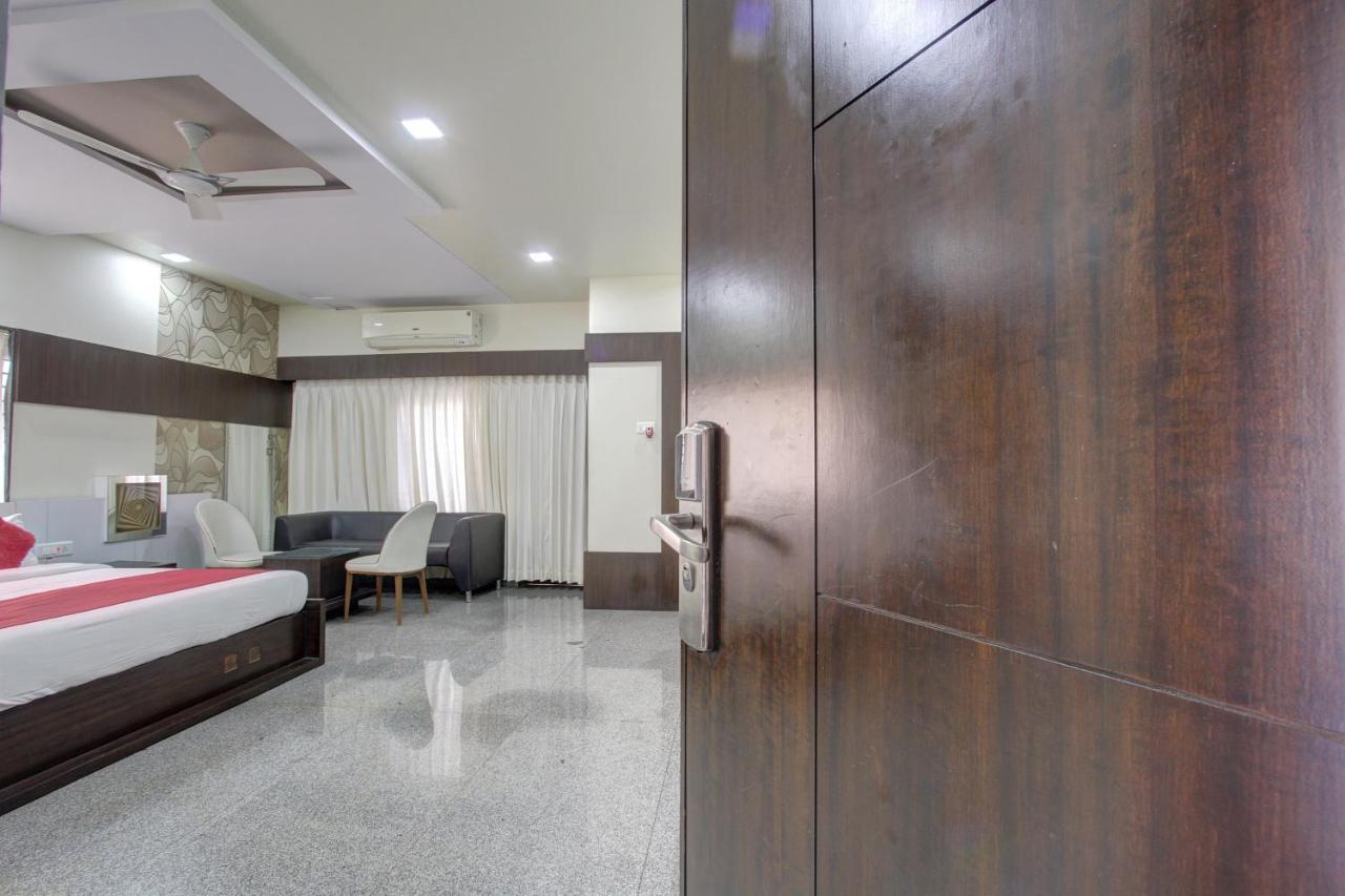 Hotel Le Grande Bijāpur Buitenkant foto