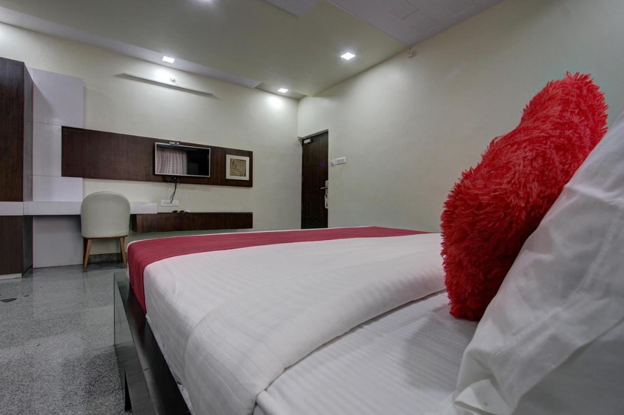 Hotel Le Grande Bijāpur Buitenkant foto