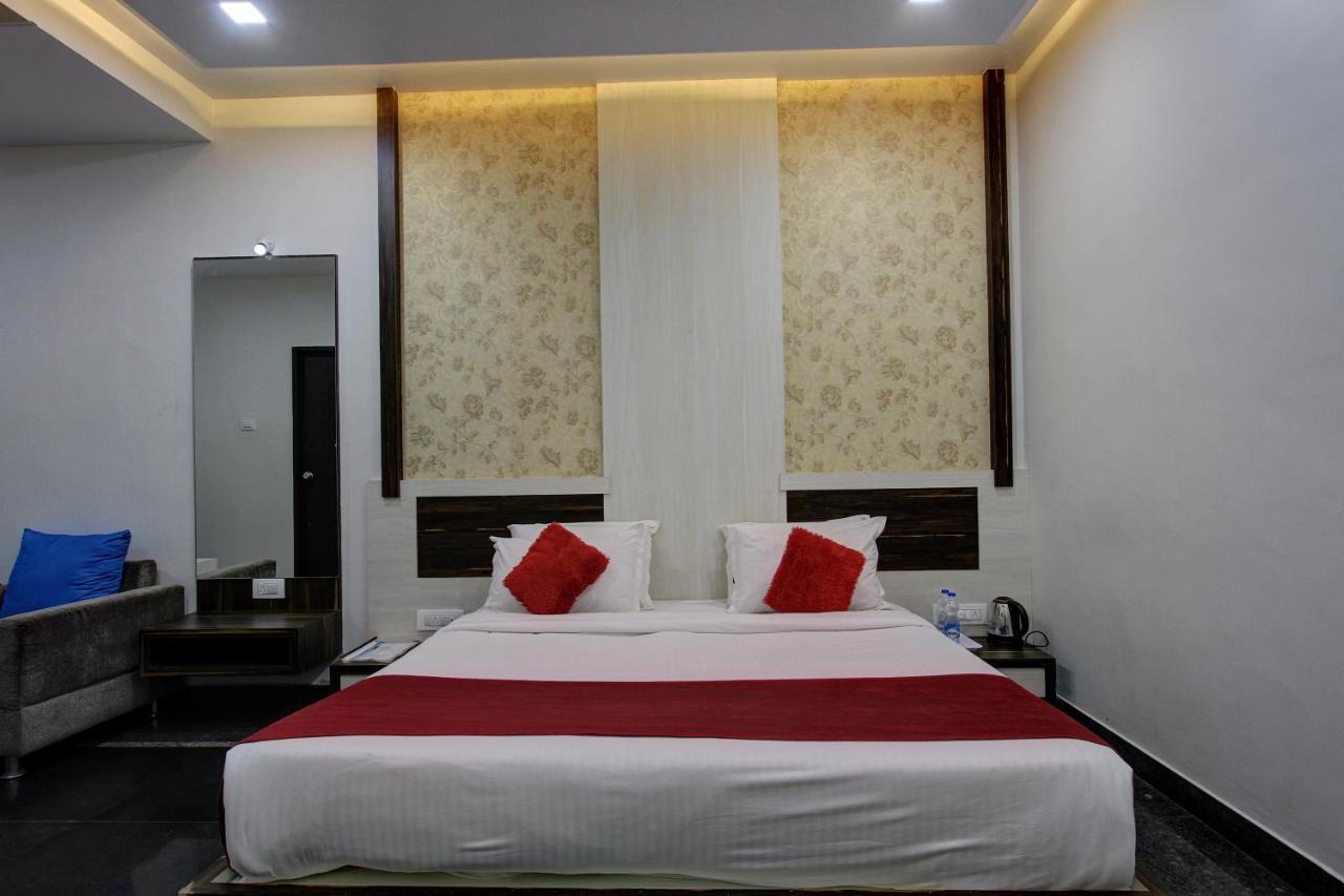 Hotel Le Grande Bijāpur Buitenkant foto