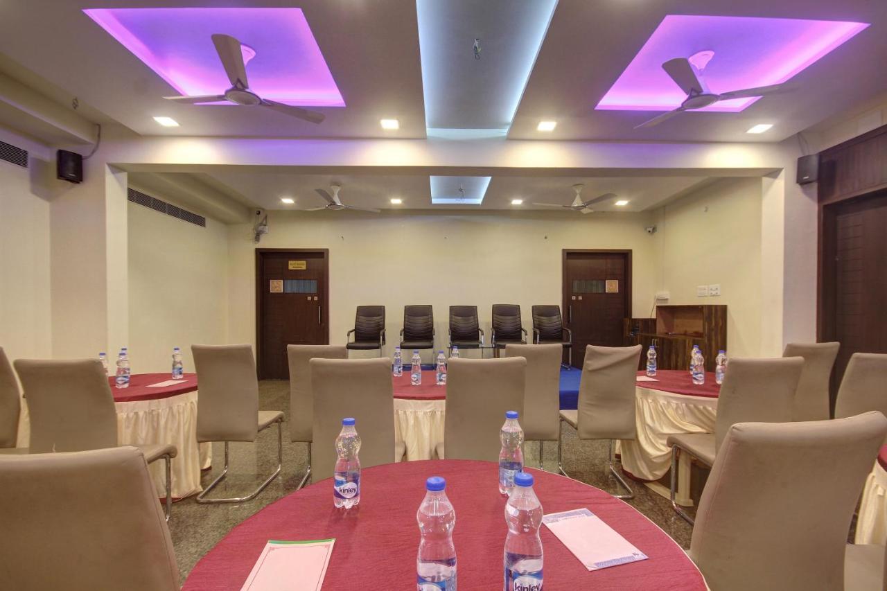 Hotel Le Grande Bijāpur Buitenkant foto