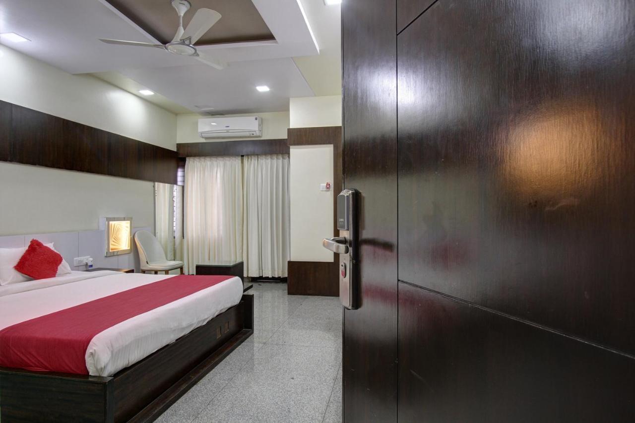 Hotel Le Grande Bijāpur Buitenkant foto