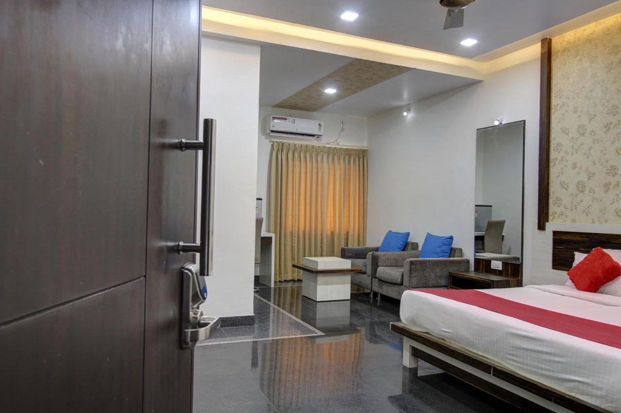 Hotel Le Grande Bijāpur Buitenkant foto