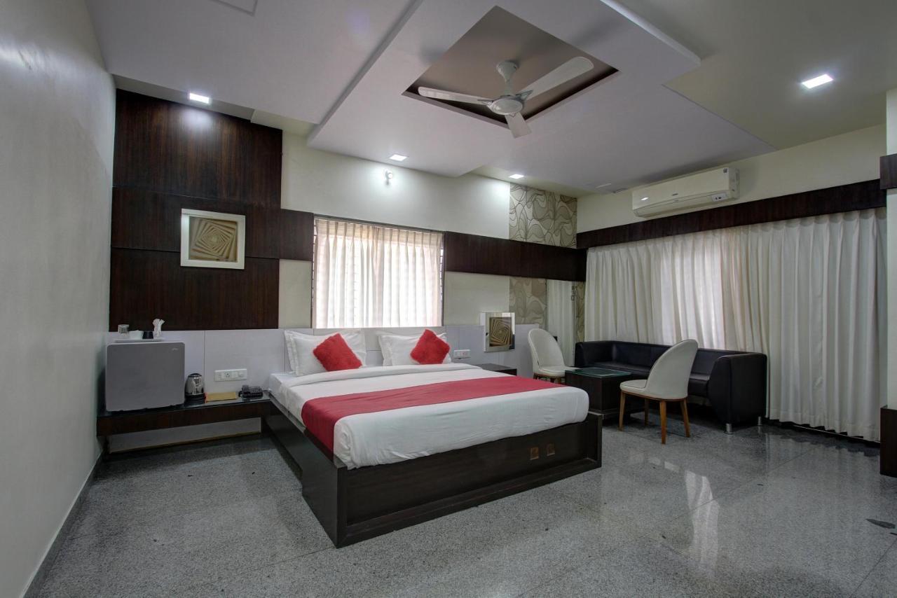 Hotel Le Grande Bijāpur Buitenkant foto